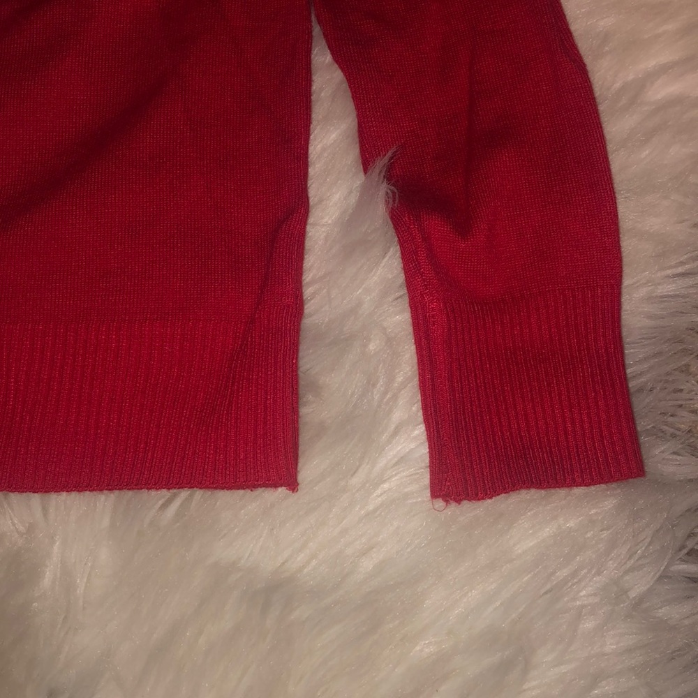 Red sweater - Picture 3 of 3